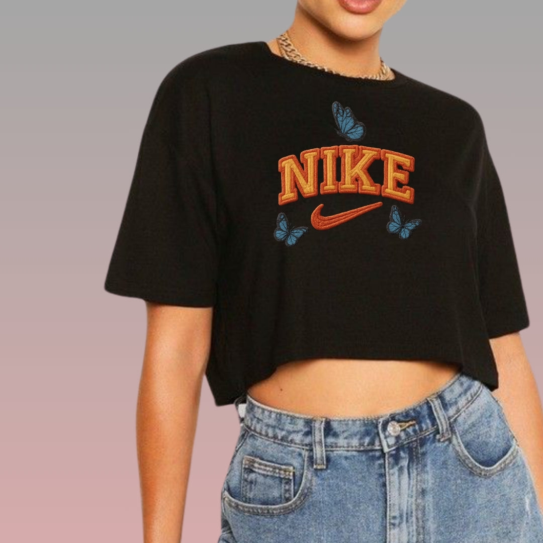 Crop Top Nike Manga Corta de Mariposas Azules Estilo Bordado / Negro