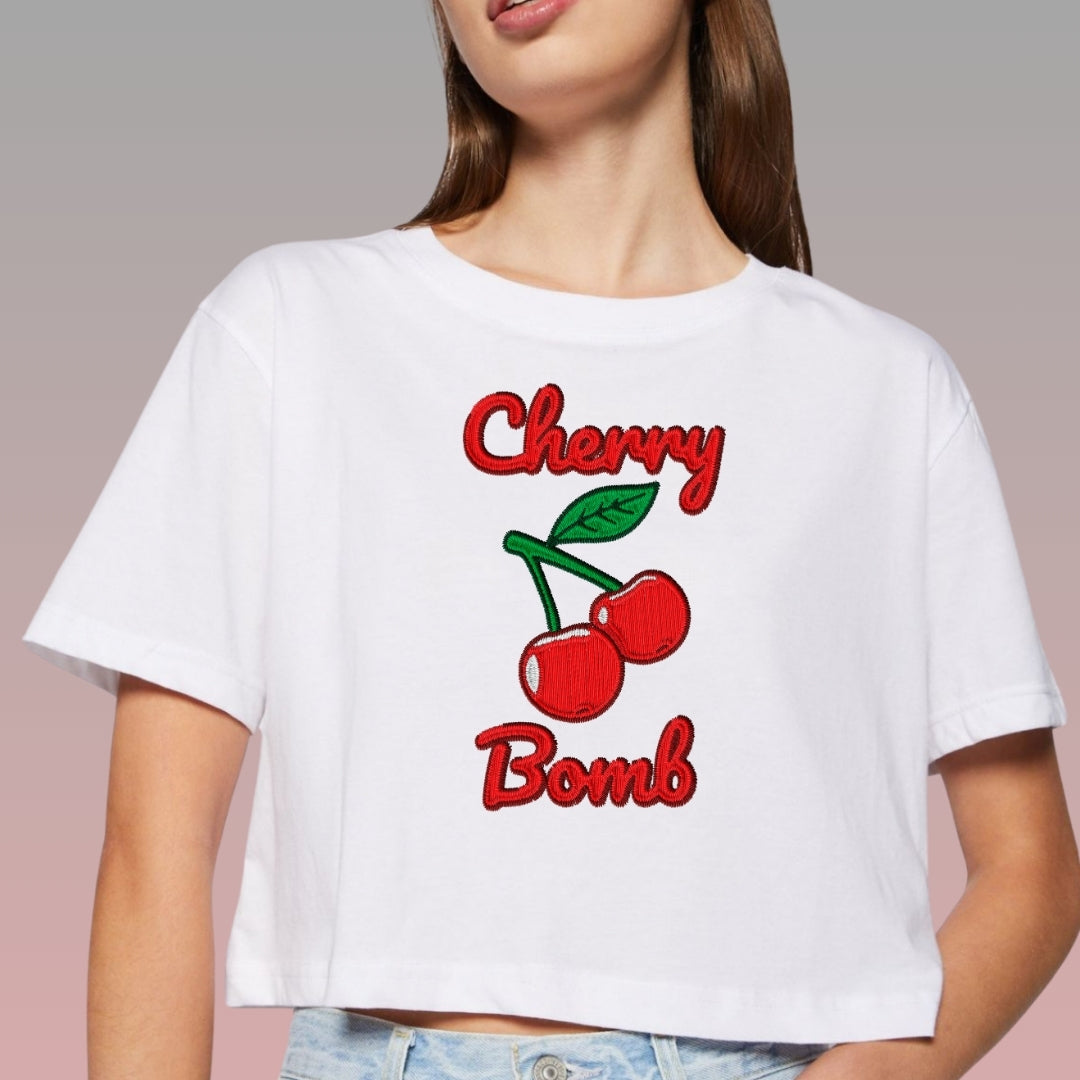 Crop Top Cherry Bomb Manga Corta Estilo Bordado / Blanco