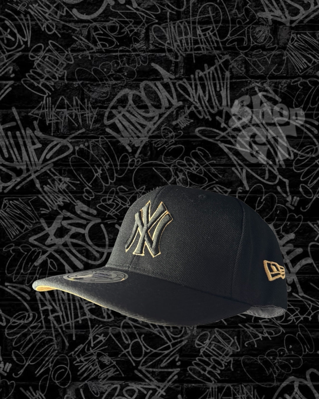 Gorra NY Semi-Curva Negra con Dorado Ajustable