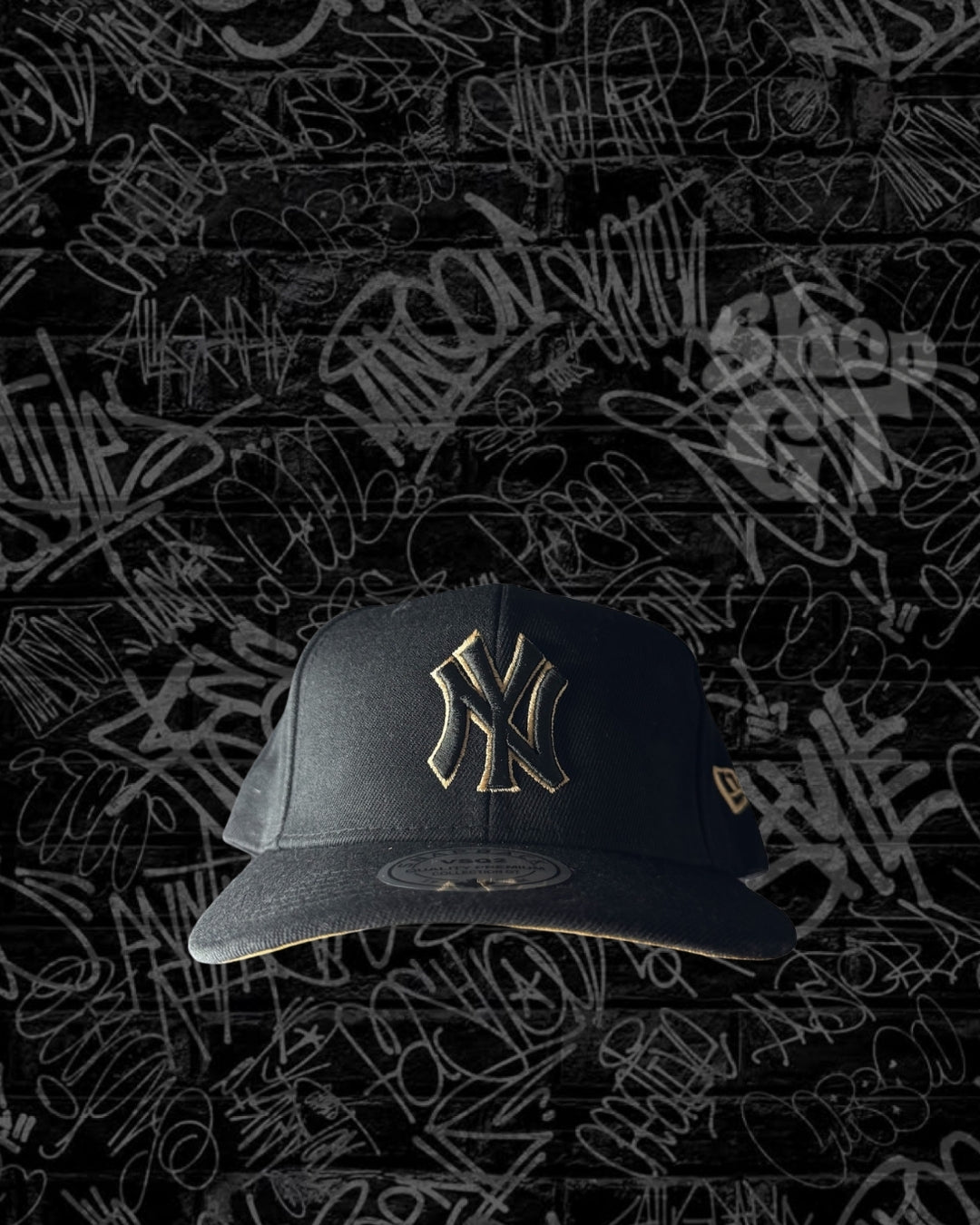 Gorra NY Semi-Curva Negra con Dorado Ajustable