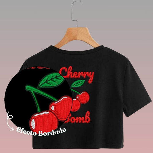 Crop Top Manga Corta Cherry Bomb Estilo Bordado/Negro